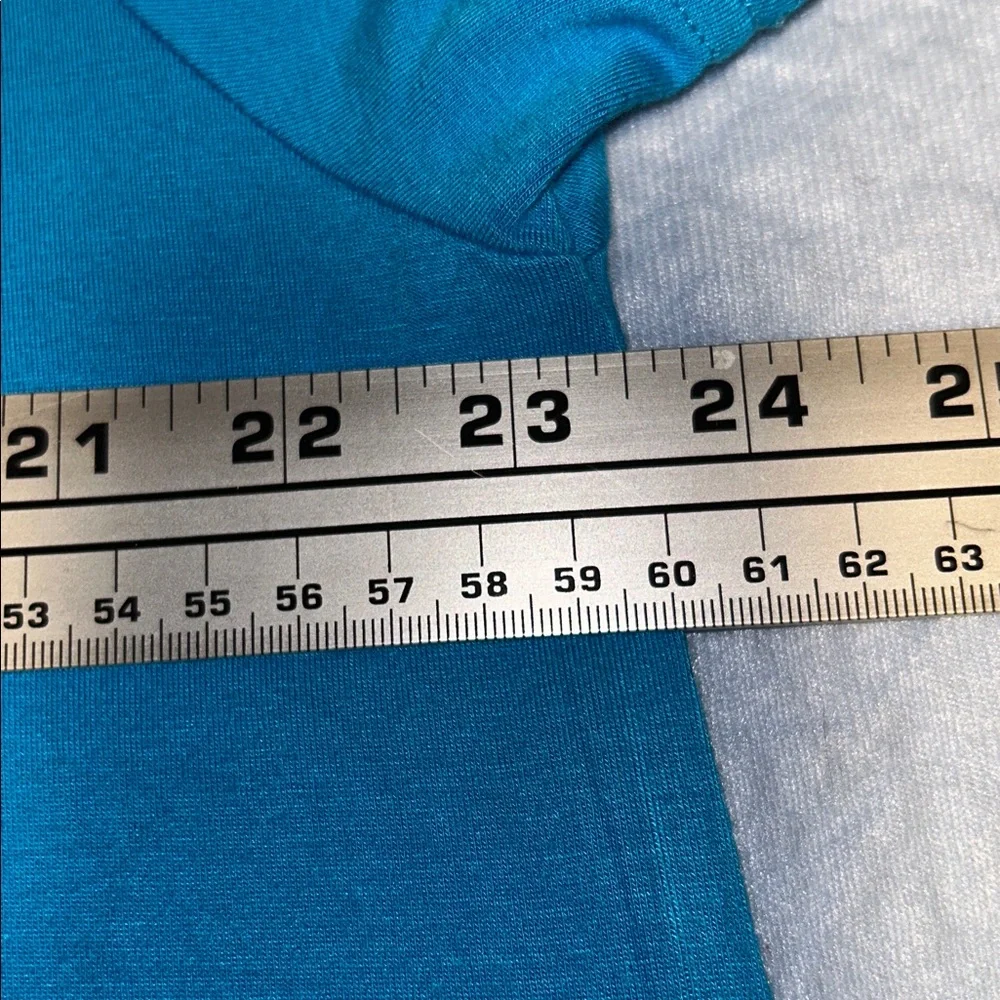 NWT Thanth 4x V Neck Blue Short sleeve Rayon Spandex Lightweight Tee Shirt